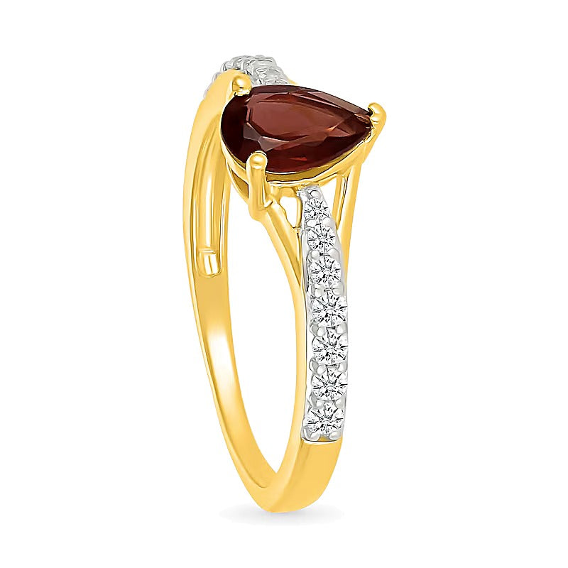 Fashion-Ring mit Granat im Tropfenschliff und weißen Labor-Saphiren rund in 10K Gelbgold