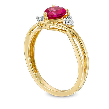 Fashion-Ring mit herzförmigem Labor-Rubin 6.0mm und Diamant-Besatz in 10K Gelbgold