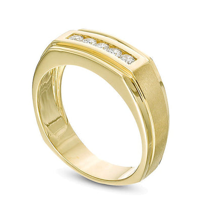 Ehering mit 0,25 ct. Gesamtgewicht Diamanten im Fünfstein-Design mit Stufenkante in 10K Gelbgold