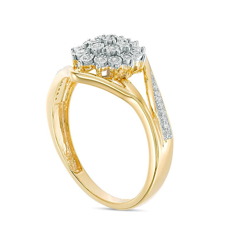 0.1 CT. Gesamtgewicht Multi-Diamant Blüten-Bypass-Ring in 10K Gelbgold