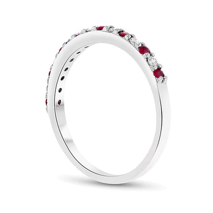 Ring mit Rubinen und 0,17 ct. Gesamtgewicht Diamanten im Wechsel in 14K Weißgold
