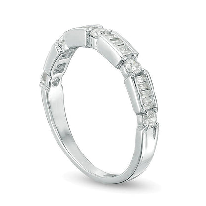 0.5 ct. Gesamtgewicht Ehering mit Diamanten im Baguette- und Rundschliff im Wechsel in 10K Weißgold