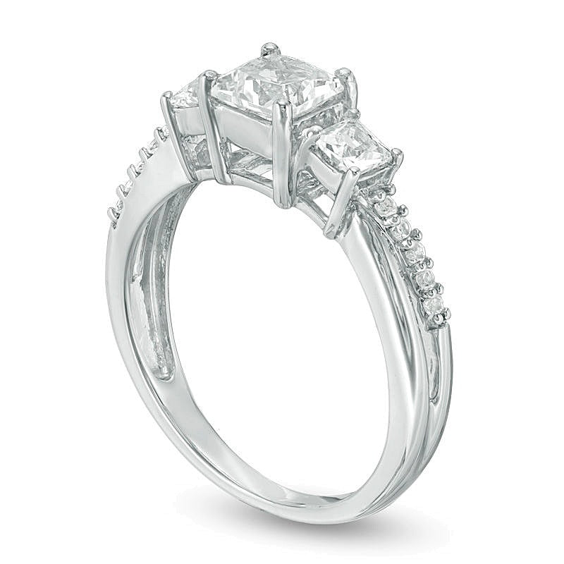 Dreistein-Ring mit weißem Saphir im Princess-Schliff (Labor) und runden Saphiren in 10K Weißgold