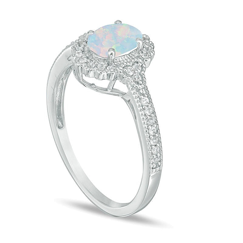 Ring mit ovalem im Labor erzeugtem Opal und 0,13 ct. Gesamtgewicht Diamant im Halo, Vintage-Stil, aus 10K Weißgold