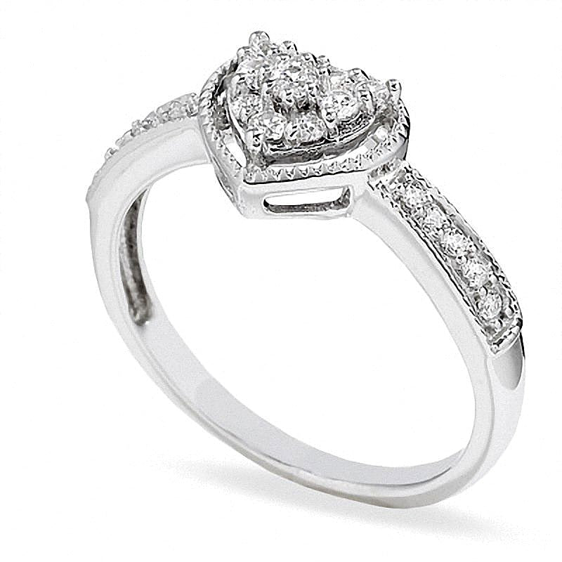 0.25 ct. Gesamtgewicht Ring mit herzförmigem Diamant-Rahmen in 10K Weißgold