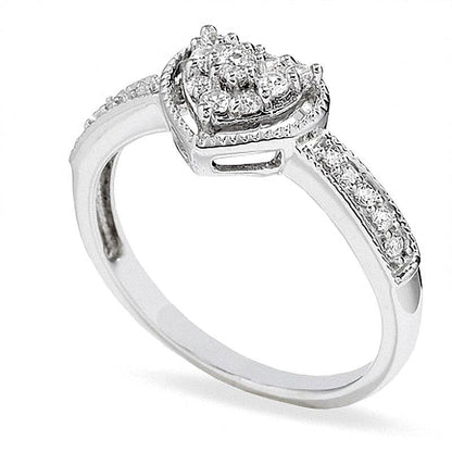 0.25 ct. Gesamtgewicht Ring mit herzförmigem Diamant-Rahmen in 10K Weißgold