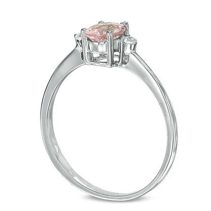 Ring mit ovalem Morganit und Diamant-Besatz in 10K Weißgold