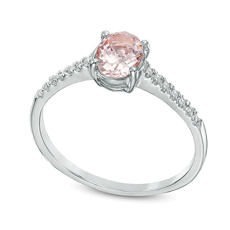 Ring mit ovalem Morganit und Diamant-Besatz in 10K Weißgold