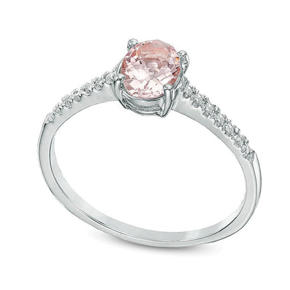 Ring mit ovalem Morganit und Diamant-Besatz in 10K Weißgold