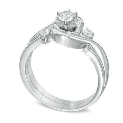 0,5 ct. Gesamtgewicht Diamant Brautset mit Bypass-Fassung in 10K Weißgold