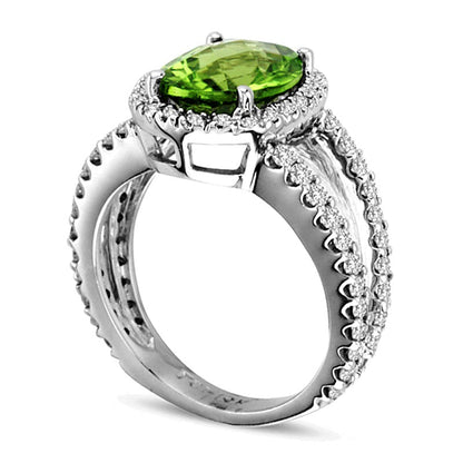Ring mit ovalem Peridot und 0,88 ct. Gesamtgewicht Diamanten in 14K Weißgold