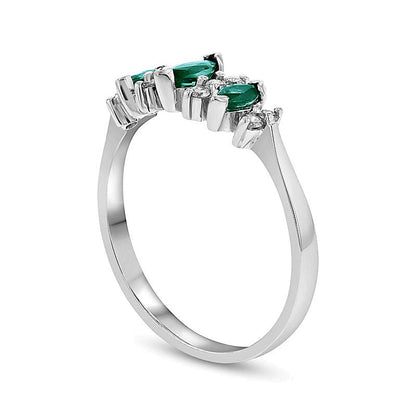 Fashion-Ring mit Smaragd im Marquise-Schliff und 0,17 ct. Gesamtgewicht Diamanten in 14K Weißgold für Damen