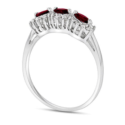 Dreistein-Ring mit querliegendem Marquise-Rubin und 0.2 CT. TW Diamanten in 14K Weißgold