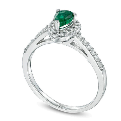 Verlobungsring mit tropfenförmigem Smaragd und 0,25 ct. Gesamtgewicht Diamanten in 10K Weißgold