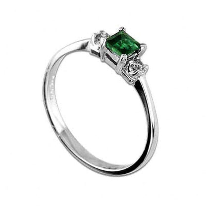 Dreistein-Verlobungsring mit Smaragd im Princess-Schliff und Diamantbesatz in 14K Weißgold