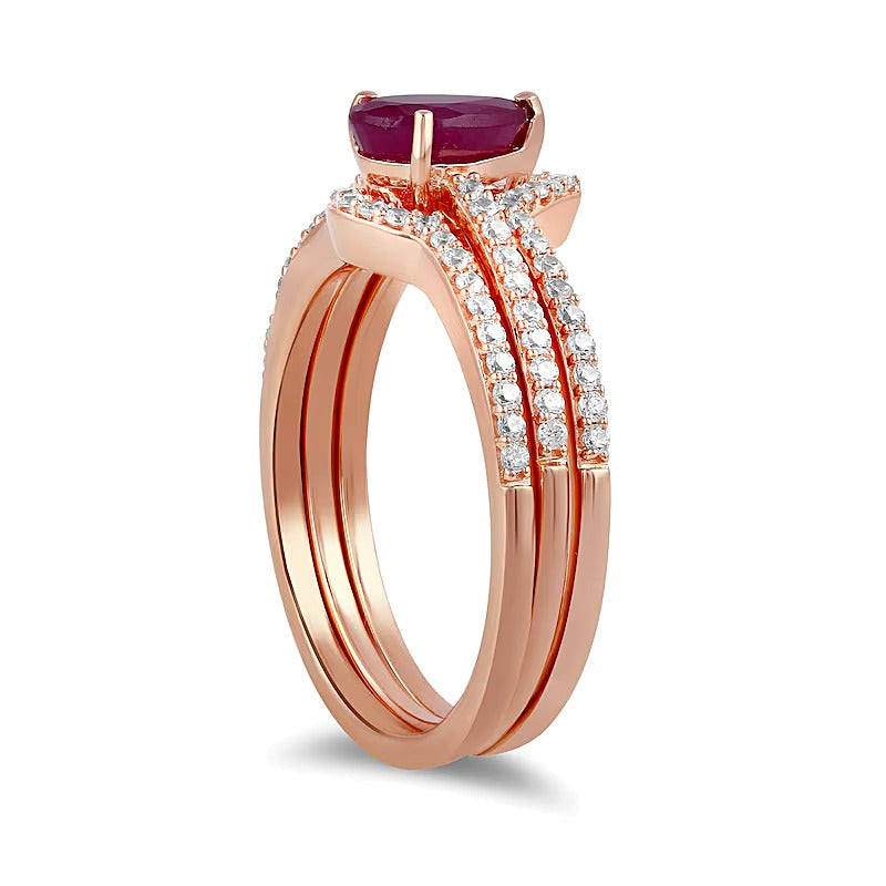 Braut-Set mit tropfenförmigem Rubin und 0,33 ct. Gesamtgewicht Diamanten in 10K Roségold