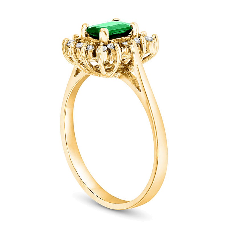 Halo-Ring mit Smaragd im Smaragdschliff und 0,13 ct. Gesamtgewicht Diamanten in 14K Gelbgold
