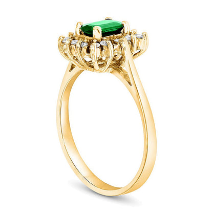 Halo-Ring mit Smaragd im Smaragdschliff und 0,13 ct. Gesamtgewicht Diamanten in 14K Gelbgold