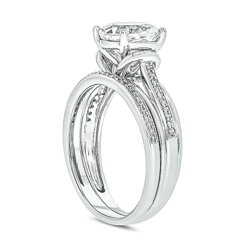 Braut-Set mit weißem Labor-Saphir 8.0mm und Diamanten 0.17 ct. Gesamtgewicht in rhodiniertem Sterlingsilber