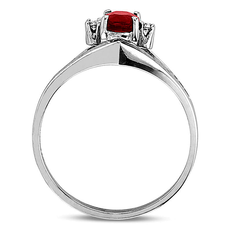 Ring mit ovalem Rubin und Diamant-Besatz mit geteilter Schiene in 14K Weißgold