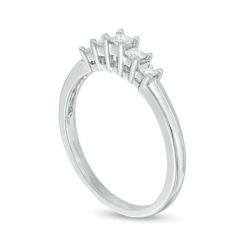 0.25 ct. Gesamtgewicht Memoire-Ring mit fünf Diamanten im Princess-Schliff in 10K Weißgold