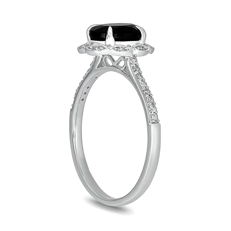 Ring mit ovalem schwarzem Saphir und 0,17 ct. Gesamtgewicht Diamanten mit gewelltem Rahmen in 10K Weißgold