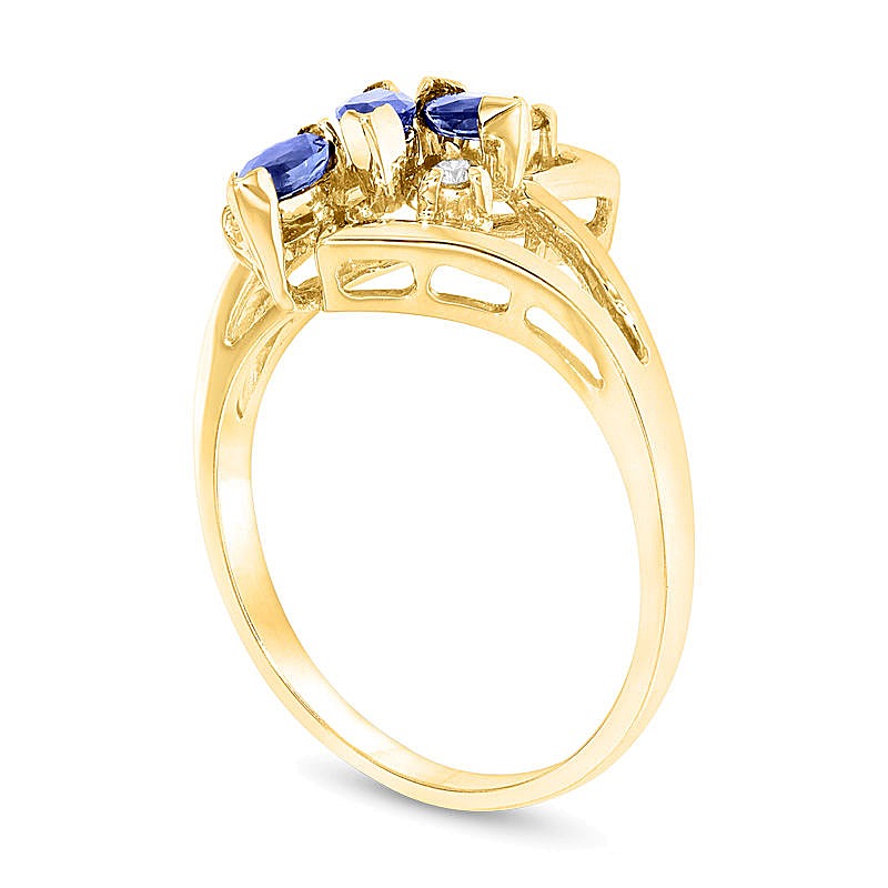 Dreistein-Ring mit blauem Saphir im Marquise-Schliff und Diamant-Besatz in 14K Gelbgold