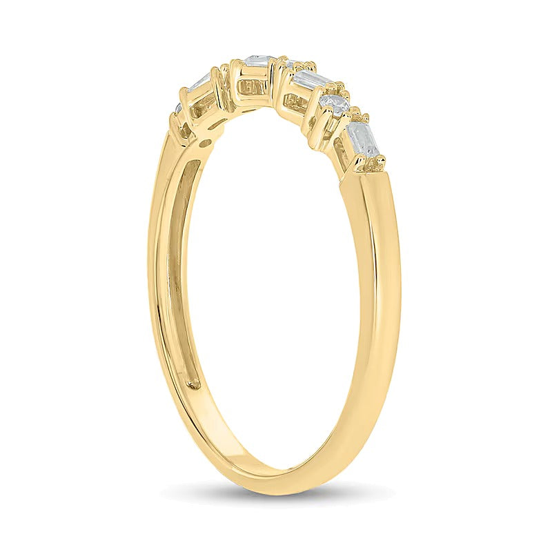 0.1 CT. Gesamtgewicht Ring zum Kombinieren mit Diamanten im Baguette- und Rundschliff in 10K Gelbgold