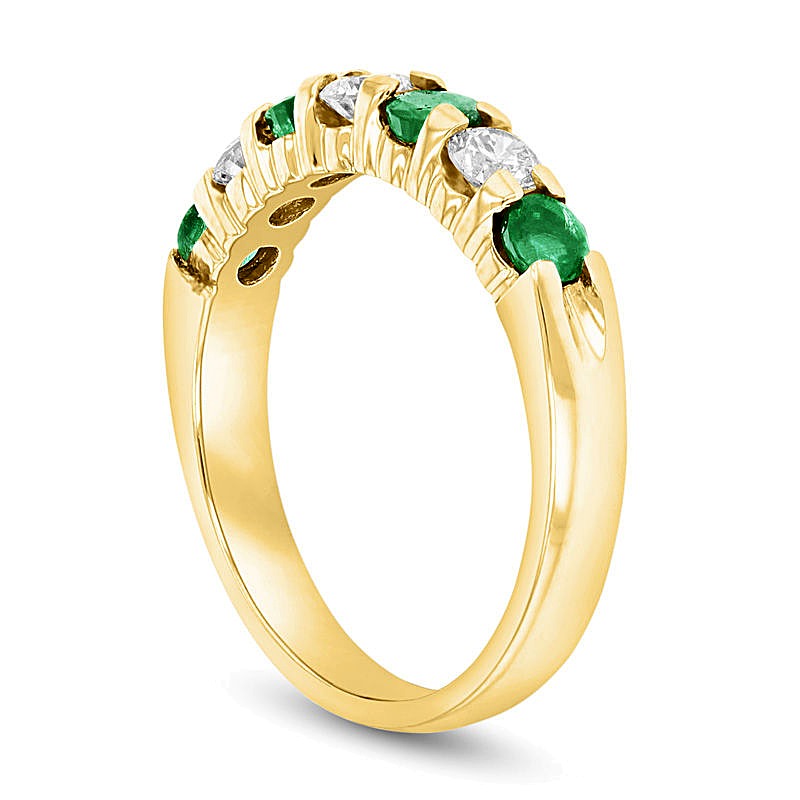 Ring mit Smaragd und 0,38 ct. Gesamtgewicht Diamanten, Siebenstein, in 14K Gelbgold