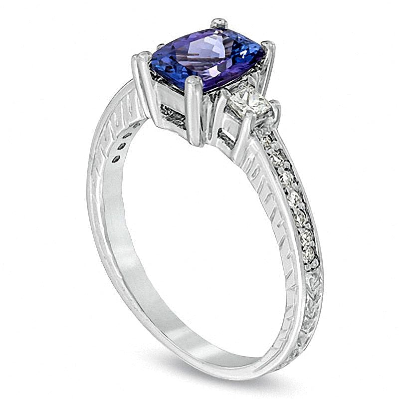 Dreistein-Ring mit Tansanit im Kissenschliff und Diamanten 0,25 ct. Gesamtgewicht in 14K Weißgold