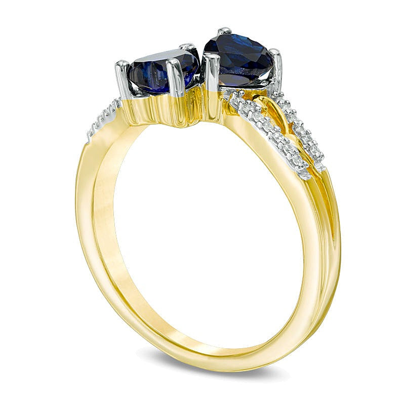 Fashion-Ring mit herzförmigem Labor-Saphir und Diamant-Besatz in Blau und Weiß in 10K Gelbgold
