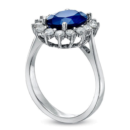 Halo-Ring mit ovalem blauem Saphir und Diamanten von 0,5 ct. Gesamtgewicht in 14K Weißgold