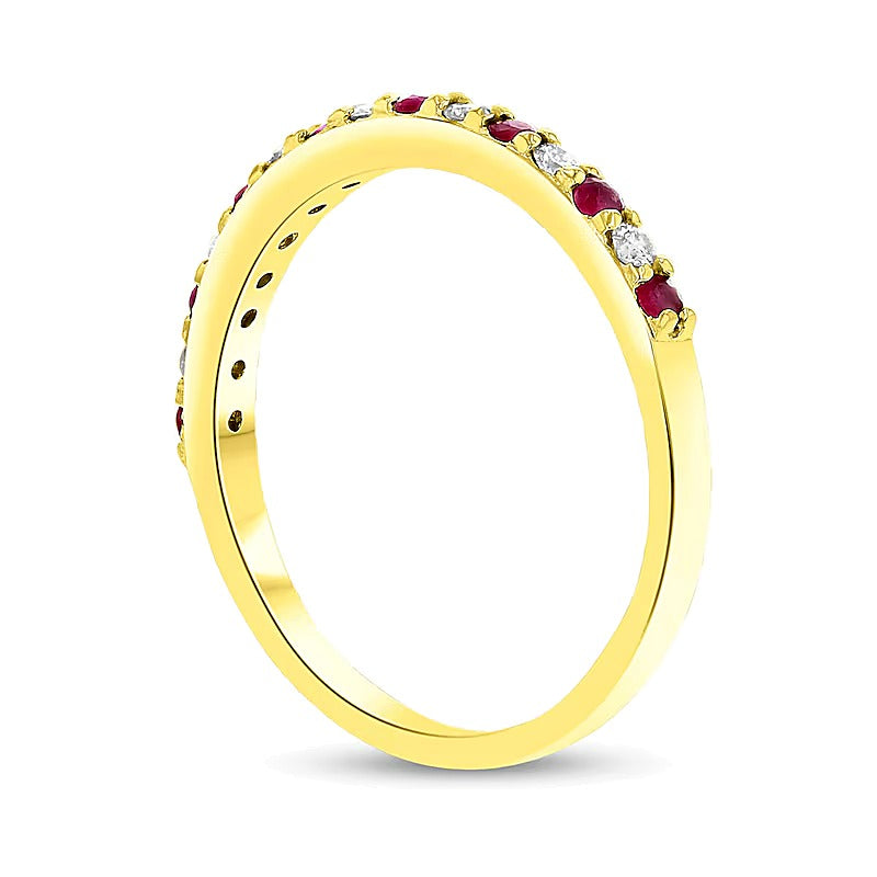 Ring mit Rubin und 0,17 ct. Gesamtgewicht Diamanten im Wechsel in 14K Gelbgold
