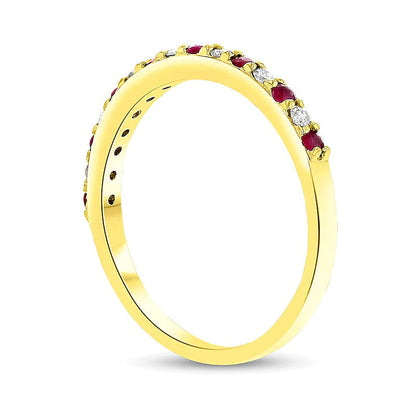 Ring mit Rubin und 0,17 ct. Gesamtgewicht Diamanten im Wechsel in 14K Gelbgold