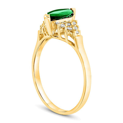 Solitär mit seitlichem Besatz mit Smaragd im Marquise-Schliff und Diamant 0,2 ct. Gesamtgewicht in 14K Gelbgold