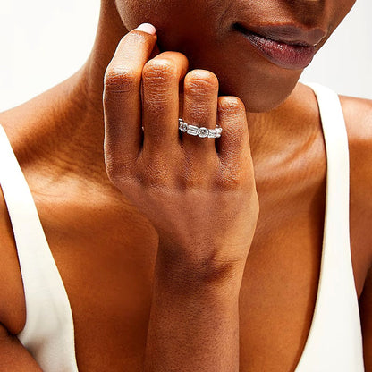 2.63 CT. Gesamtgewicht Memoire-Ring mit Labordiamanten im Smaragdschliff und rund, zargengefasst, in 14K Weißgold (F/VS2)