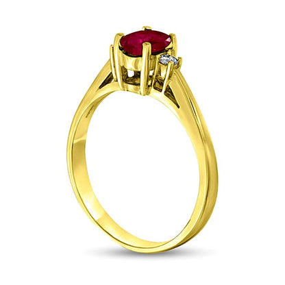 Solitär mit seitlichem Besatz mit ovalem Rubin und 0,05 ct. Gesamtgewicht Diamanten in 14K Gelbgold für Damen