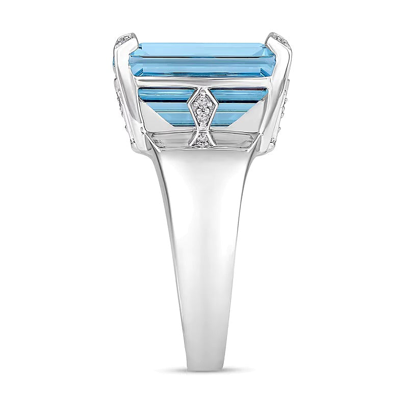 Ring mit Topas im Smaragdschliff in Sky Blue und Diamanten mit 0,05 ct. Gesamtgewicht in Sterlingsilber