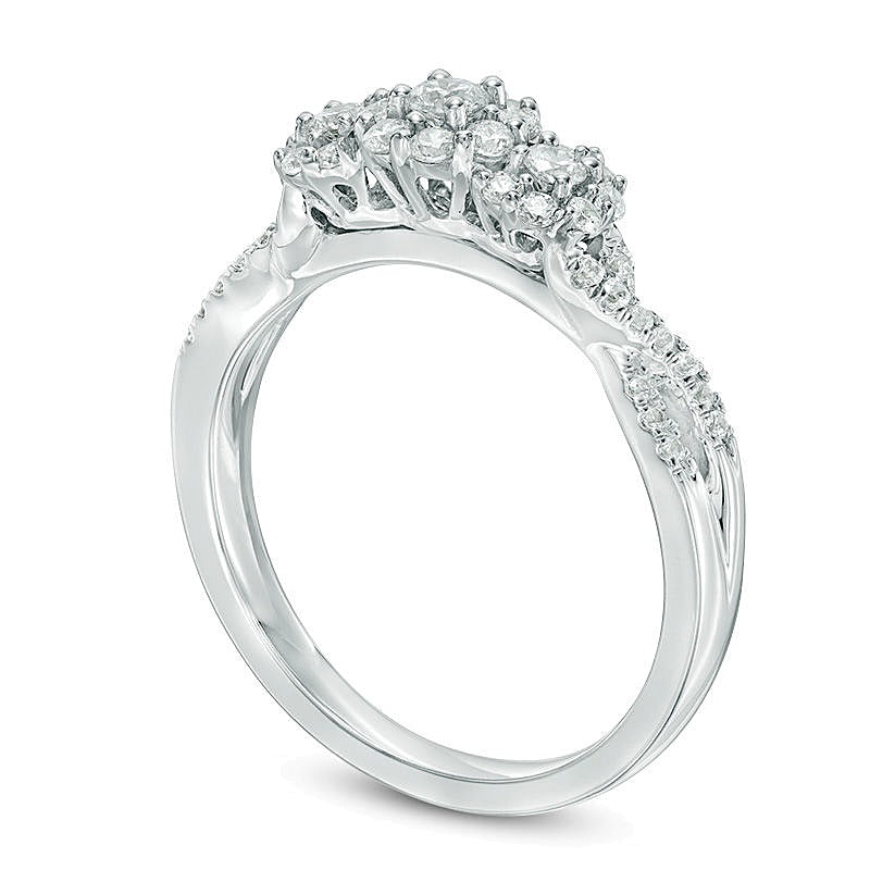 Dreistein-Verlobungsring mit Diamanten 0.5 CT. TW in 10K Weißgold
