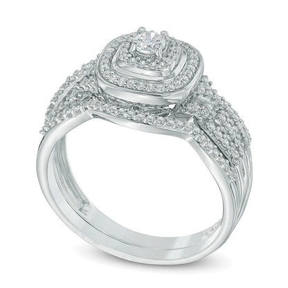 0,5 ct. Gesamtgewicht Diamant Braut-Set mit Kissenschliff-Halo und gedrehter Ringschiene in 10K Weißgold