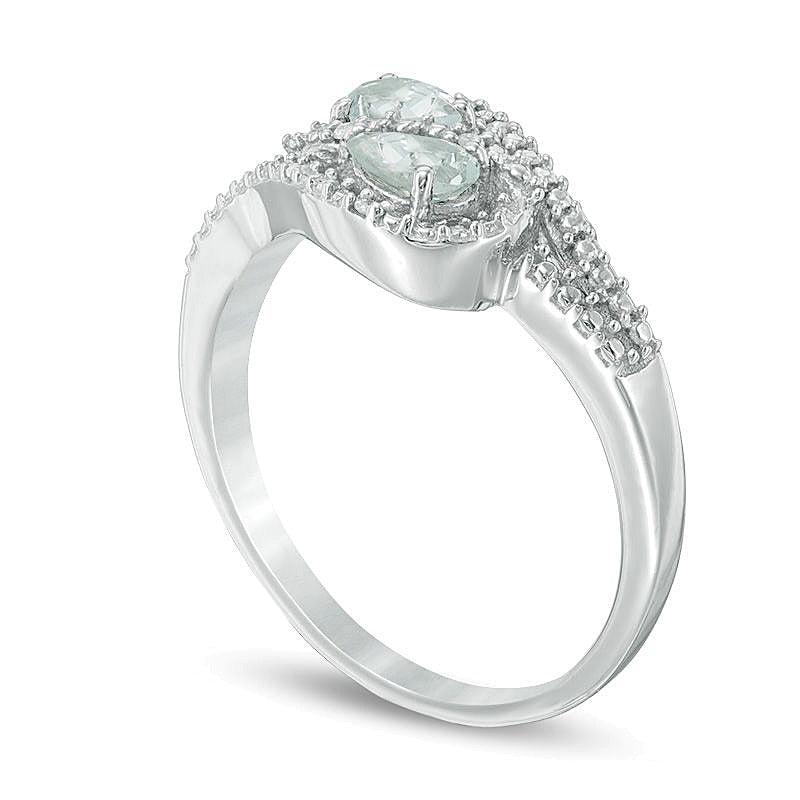 Bypass-Ring mit ovalem Aquamarin und Diamant-Besatz in 10K Weißgold