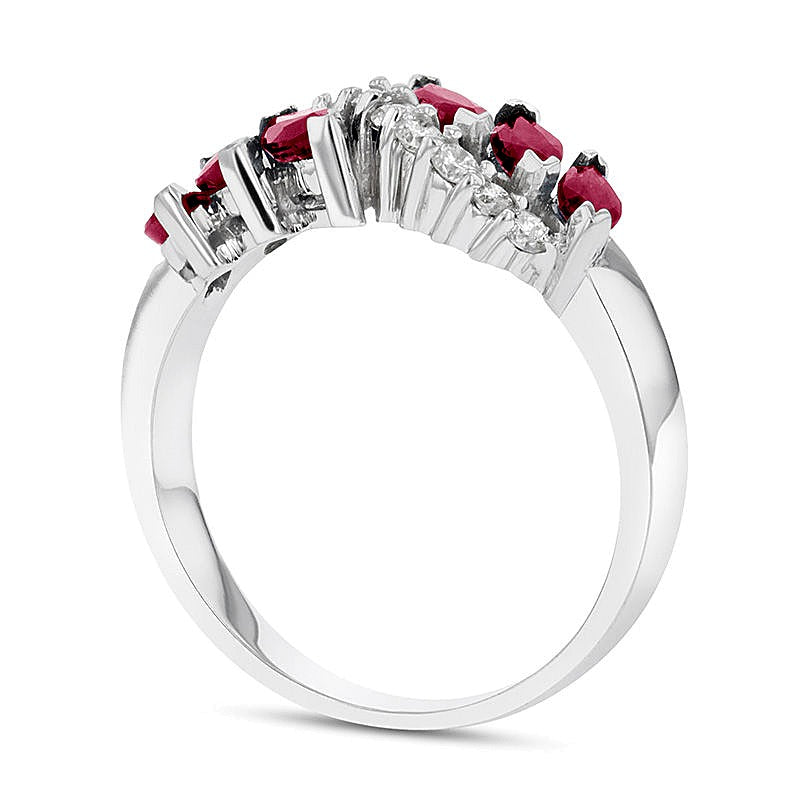 Fashion-Ring mit Marquise-Rubin und Diamanten 0,25 ct. Gesamtgewicht in 14K Weißgold