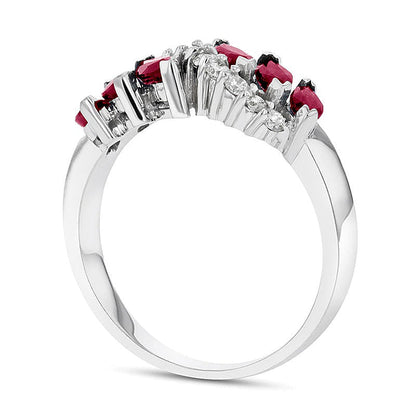 Fashion-Ring mit Marquise-Rubin und Diamanten 0,25 ct. Gesamtgewicht in 14K Weißgold