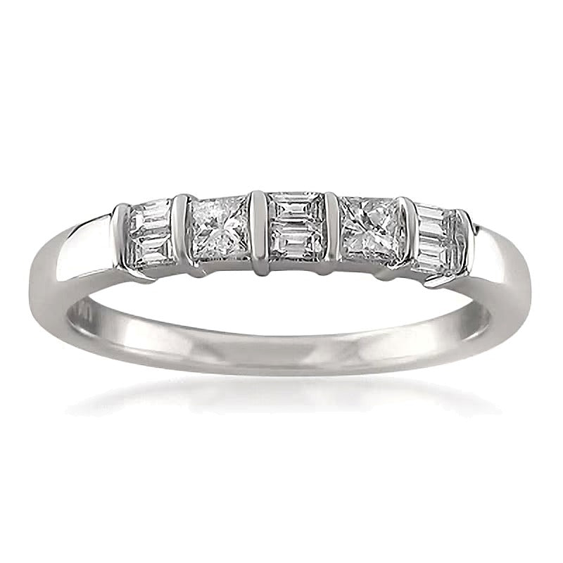 0,33 ct. Gesamtgewicht Ring mit Diamanten im Baguette- und Princess-Schliff in 14K Weißgold