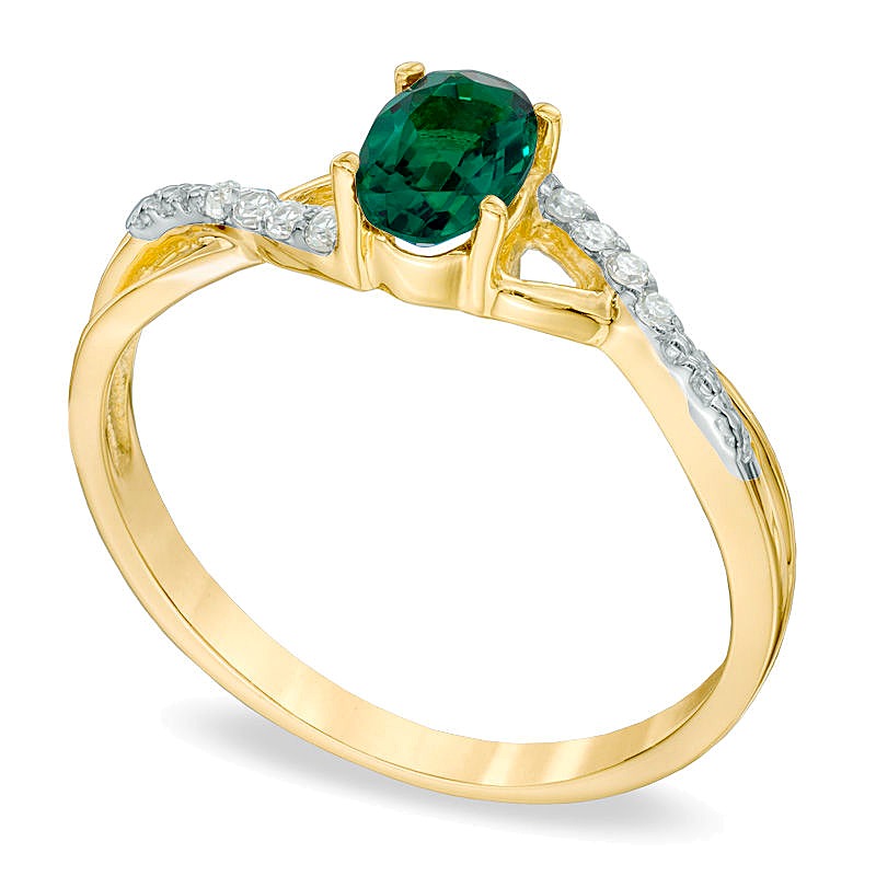 Fashion-Ring mit ovalem Labor-Smaragd und Diamant-Besatz in 10K Gelbgold