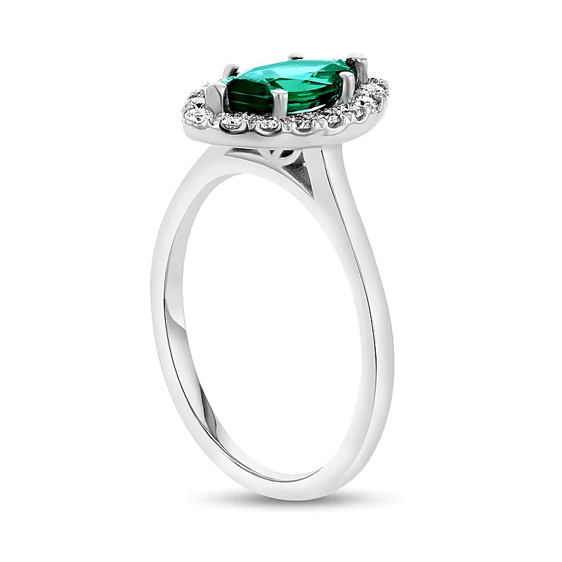 Ring mit Marquise-Smaragd und 0,25 ct. Gesamtgewicht Diamanten im Halo-Design in 14K Weißgold