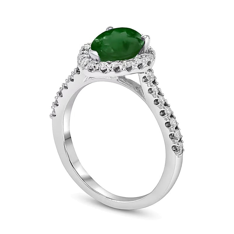 Fashion-Ring mit tropfenförmigem Smaragd und 0,33 ct. Gesamtgewicht Diamanten in 14K Weißgold