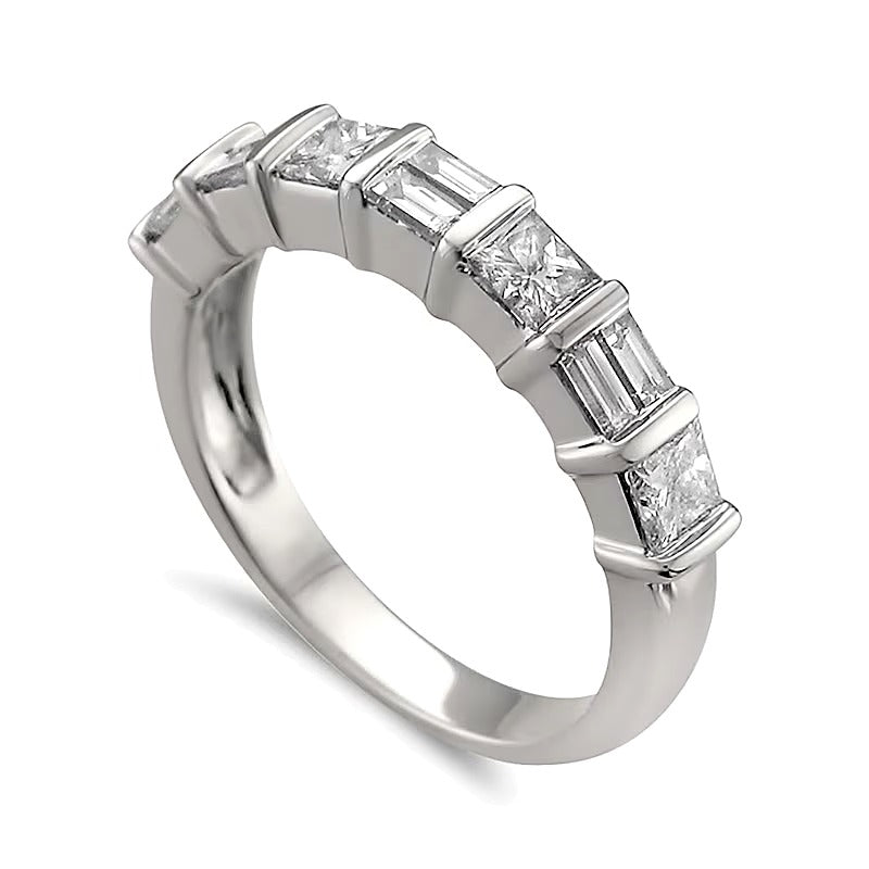 1.0 ct. Gesamtgewicht Ring mit Diamanten im Baguette- und Princess-Schliff in 14K Weißgold