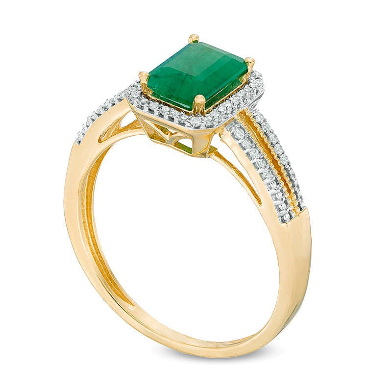 Ring mit Smaragd im Smaragdschliff und Halo aus Diamanten 0,1 ct. Gesamtgewicht in 10K Gelbgold
