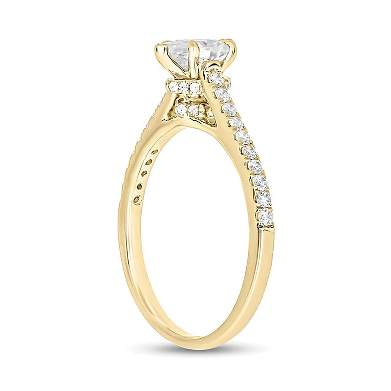 0,75 ct. Gesamtgewicht Solitär mit seitlichem Besatz mit Diamanten in Tropfen- und Rundschliff in 14K Gelbgold (I/I2)